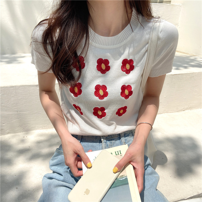 Real price HyunA fashion Embroidery Flower Short sleeved Sweater Easy T-shirts have cash less than that is registered in the accounts jacket