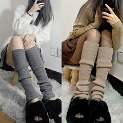 Gray puffy leg warmers, autumn/winter JK-style knitted socks, woolen socks, mid-calf y2k-inspired leg coverings, and long calf-length stockings