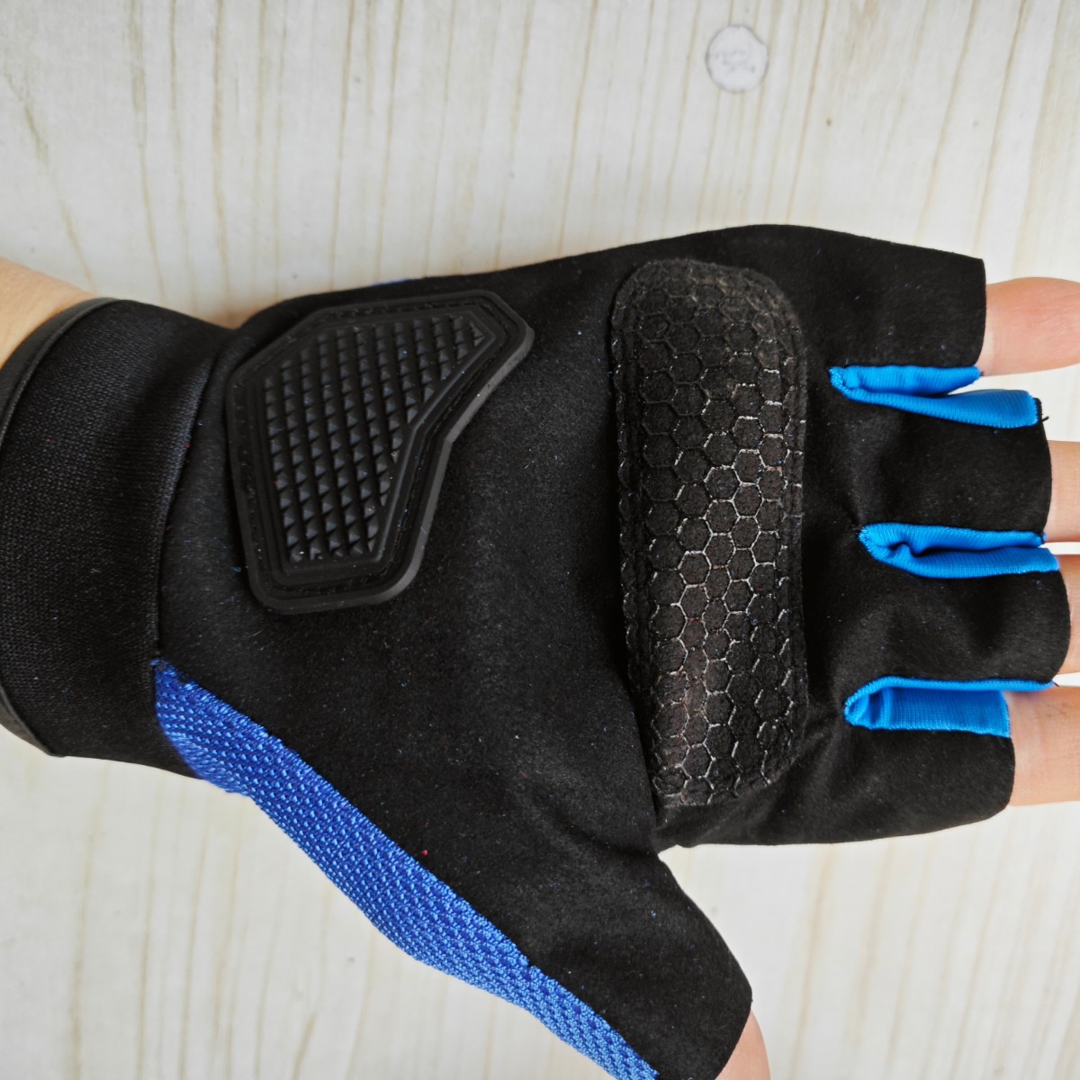 Guantes tácticos de defensa de cinco dedos al aire libre de acero inoxidable resistente a la caída y al desgaste, motocicletas de medio dedo largo