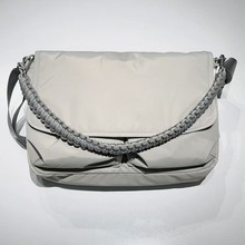 阿迪三叶草2025秋季新款男女运动单肩斜跨包邮差包男女同款大容量