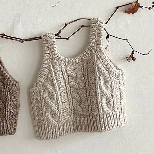 Infants and children's clothing, fashionable and trendy children's versatile knitted vests, exquisite twist pattern vests, spring style Western-style knitted sweaters