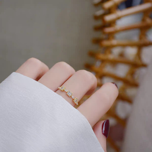 Elegant and Minimalist Design Square Diamond Sapphires Ring for Women - Korean Style, Refined and High-End, Light Luxury, Simple and Cool, Open Finger Band