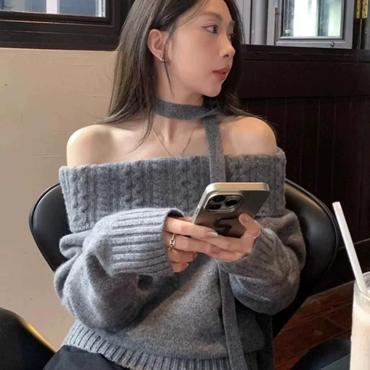 灰色设计感一字肩挂脖毛衣女秋冬季新款慵懒高级感宽松针织衫上衣