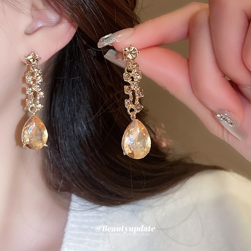 Conjunto de pendientes de collar de gota de agua de diamantes súper flash transfronterizo, cadena de clavícula de alta gama de nicho retro, joyería de lujo ligera de moda