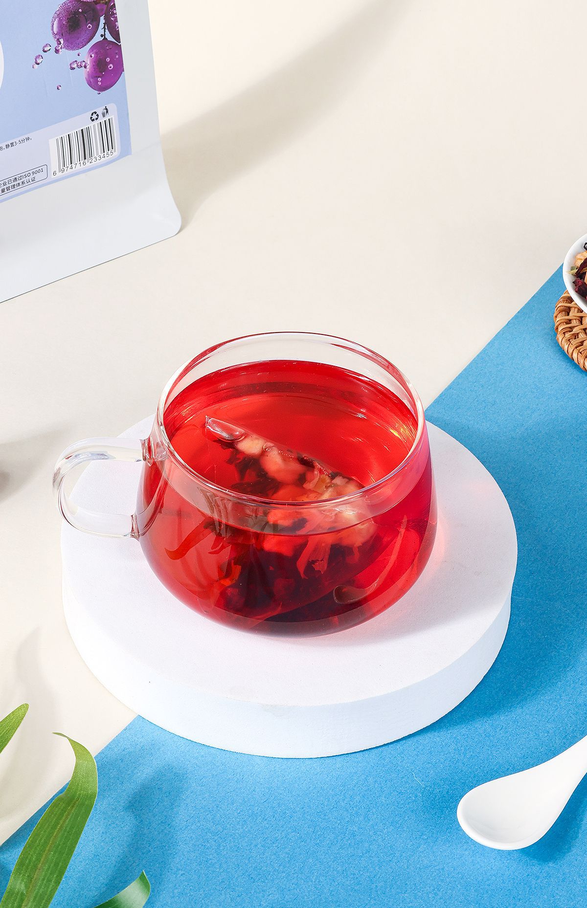 Summer Fruit Herbal Tea Blend — Roselle, Blueberry, Mint & Chrysanthemum Cold-Brew Packs in use