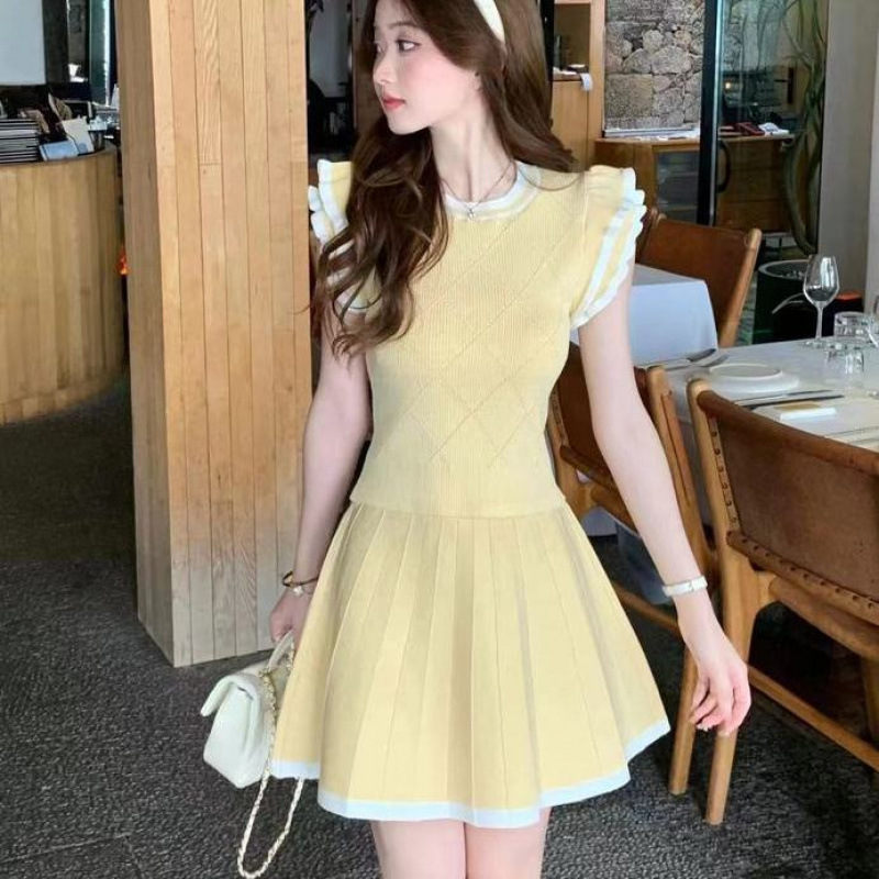 2025 New Summer Style Gold Milk Yellow Elegant Socialite Ice Silk Flying Sleeve Top and Skirt Knitted Two-Piece Suit