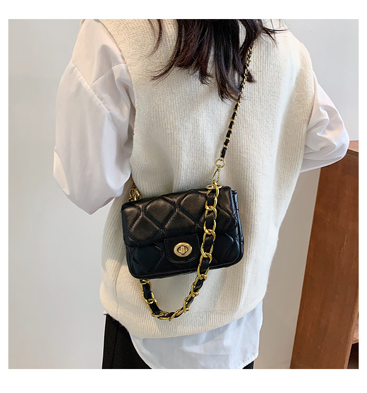 Women's Small All Seasons Pu Leather Solid Color Fashion Square Lock Clasp Chain Bag display picture 5