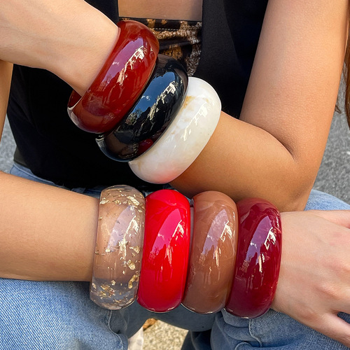 Euramerican cross-border fashionable semi-transparent acrylic bracelet, exaggerated Ins glossy resin wide women's bracelet