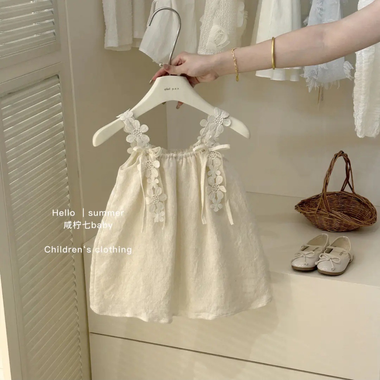 Qi Qiqi nicho temperamento vestido de cordón bebé verano nuevo vestido de vacaciones vestido de moda infantil