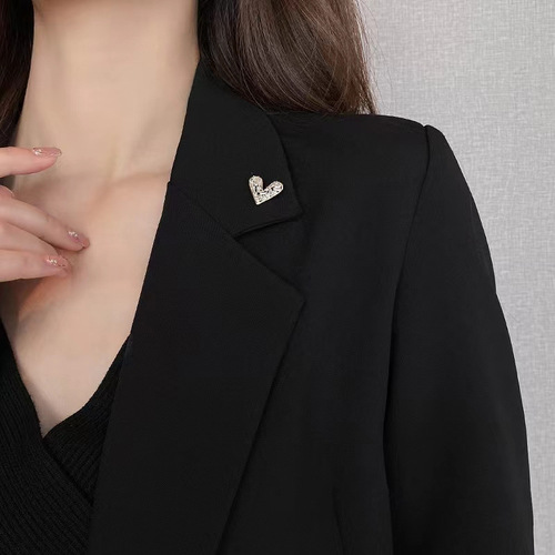 Love anti-exposure buckle small brooch fashion collar pin cheongsam clothing versatile mini corsage women's cardigan pin