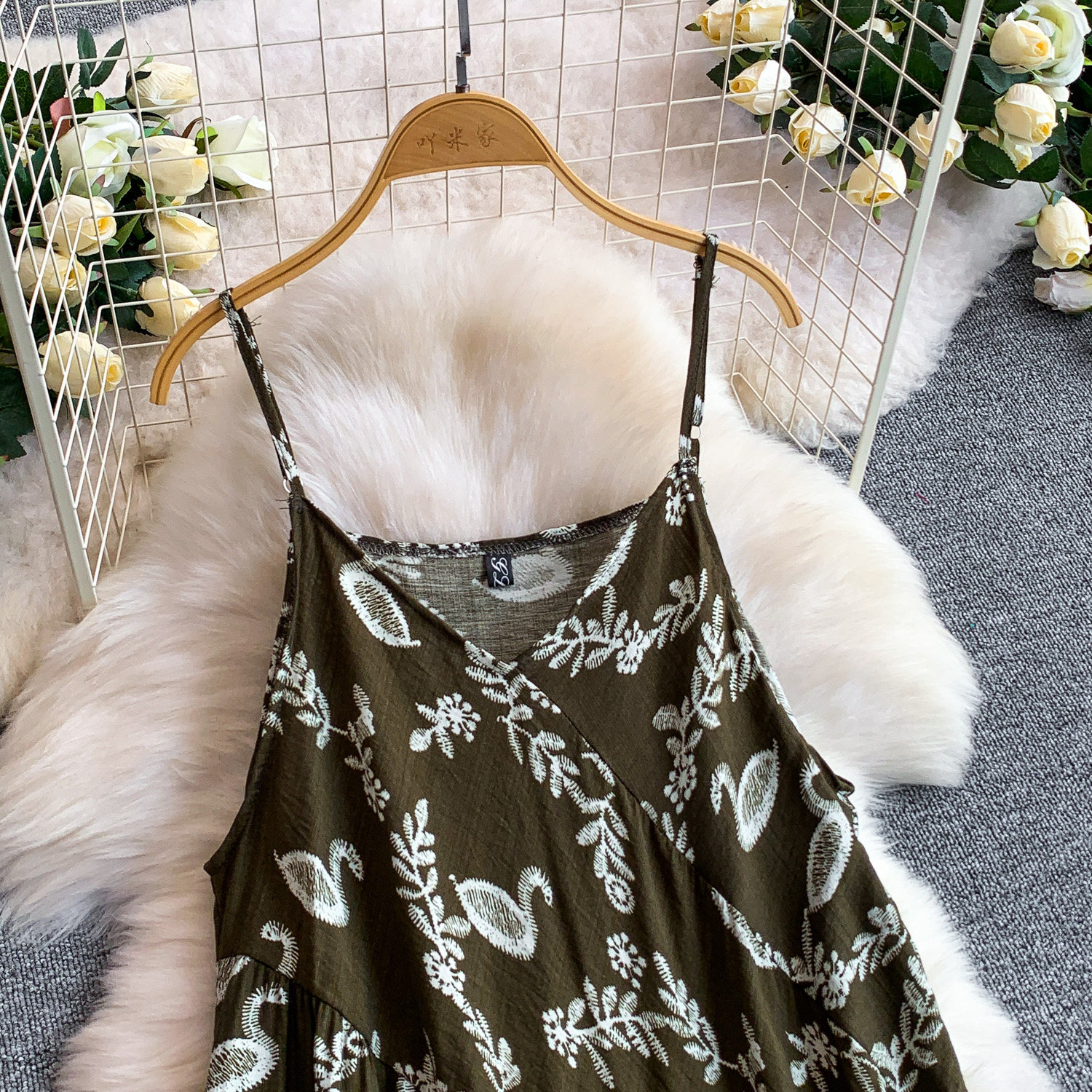 Women's Retro Print V-Neck Dress with Pockets Loose A-Line Skirt Casual Chinese Style Suspender Dress 2026 New Fashion_ecoleips.com