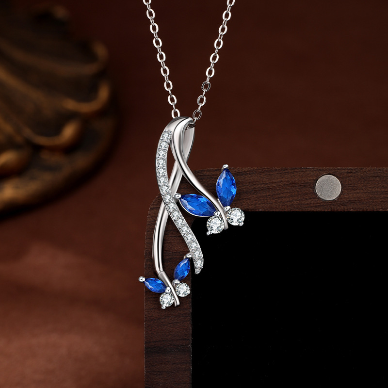 Collar colgante de mariposa de circonita azul con incrustaciones de plata de ley 925 para mujer, diseño de nicho de lujo ligero, cadena de clavícula de todo fósforo de alta gama