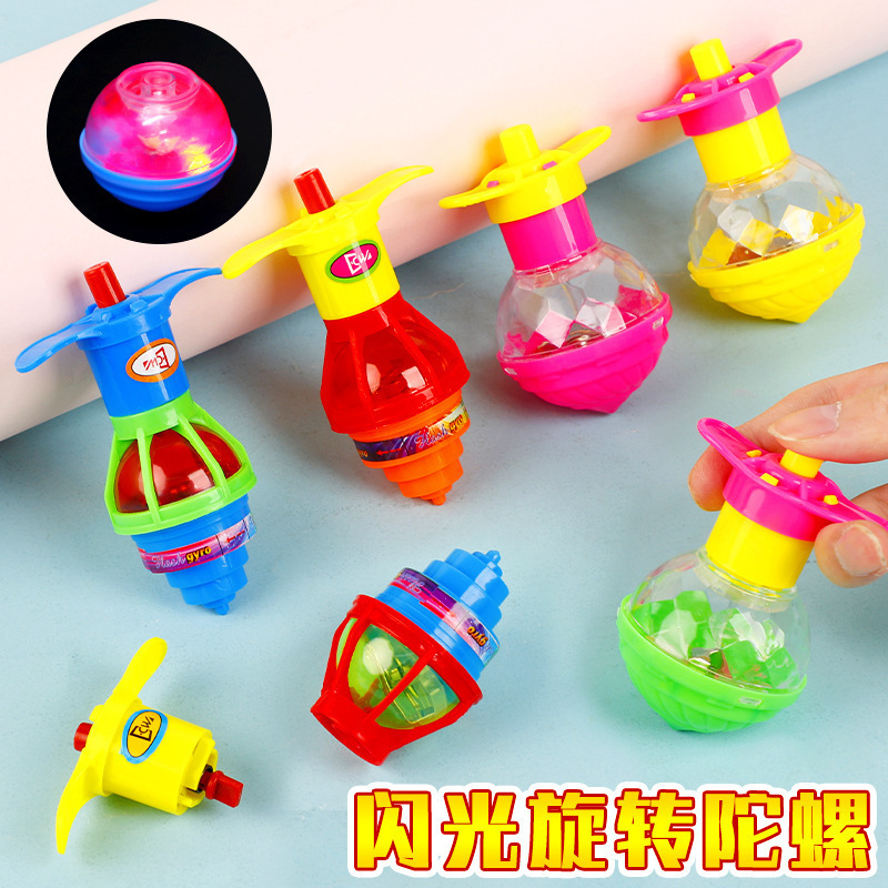 Yiwu pequeño mercado nocturno de productos básicos plaza de puestos de niños iluminados collar pequeños juguetes puestos empujando el parque de la red fuente de bienes