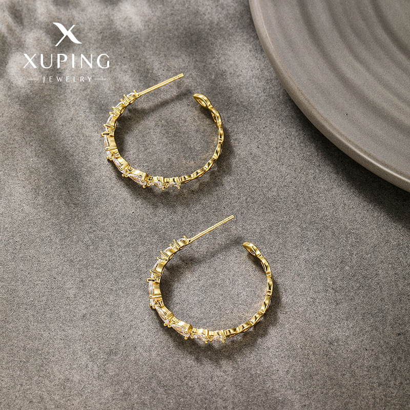 Joyería Xuping aleación dorada de moda aretes de aretes de estilo frío estilo simple estilo coreano personalidad en forma de C pernos de orejas para mujeres