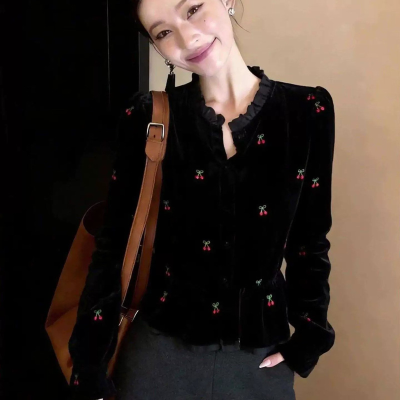French-style elegant ruffled collar velvet shirt for women, new spring collection, age-reducing, slim-fit, embroidered inner top French-style elegant ruffled collar velvet shirt for women, new spring collection, age-reducing, slim-fit, embroidered inner top