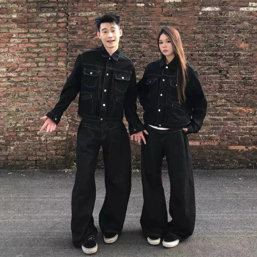 American retro denim jacket with exposed stitching, washed and distressed finish, unisex, autumn loose-fitting casual versatile jacket for couples.