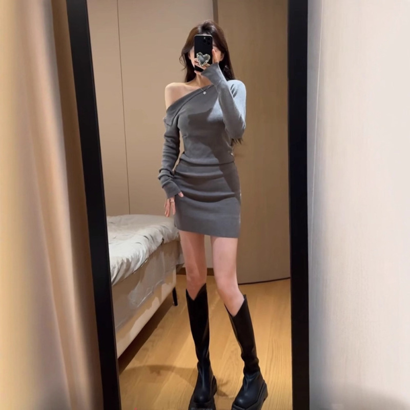 高级感黑色内搭打底气质修身显瘦露肩包臀连衣裙子女2025秋冬新款|undefined
