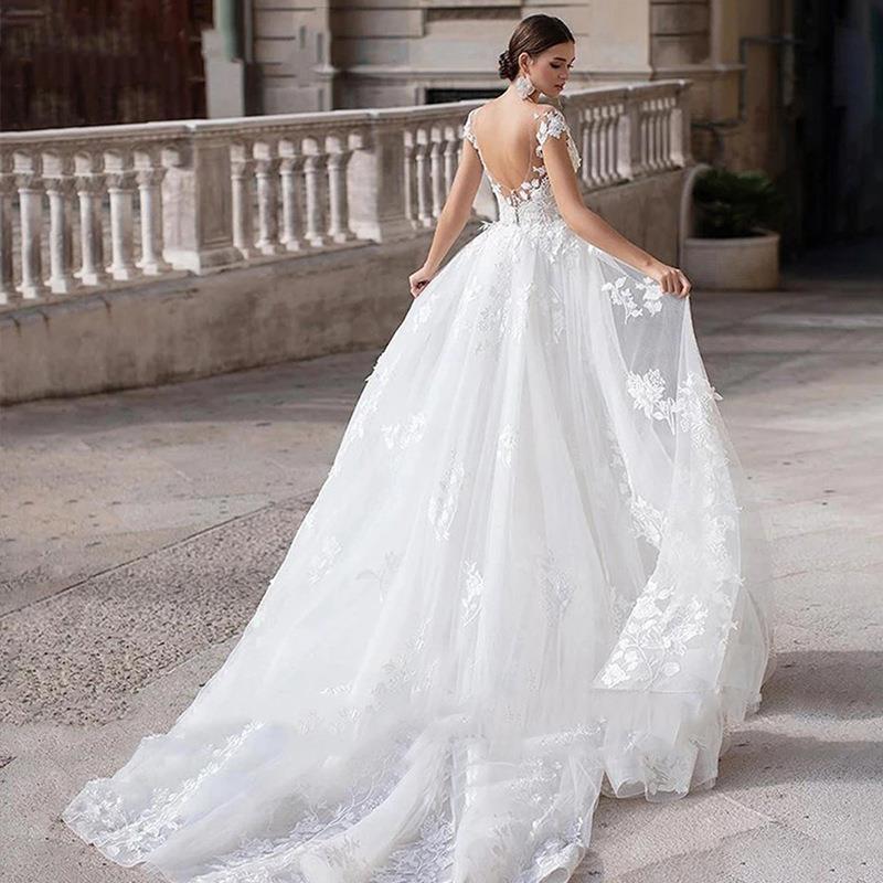 Vestido de novia europeo y americano 2026, nuevo estilo, cuello en V, sexy, adelgazante, de encaje, estilo sirena, blanco, con adornos elaborados y estilo forestal. image 2