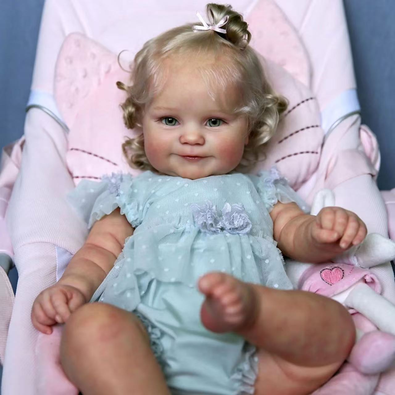 Muñecas como se muestra en la foto (excluyendo juguetes de peluche)