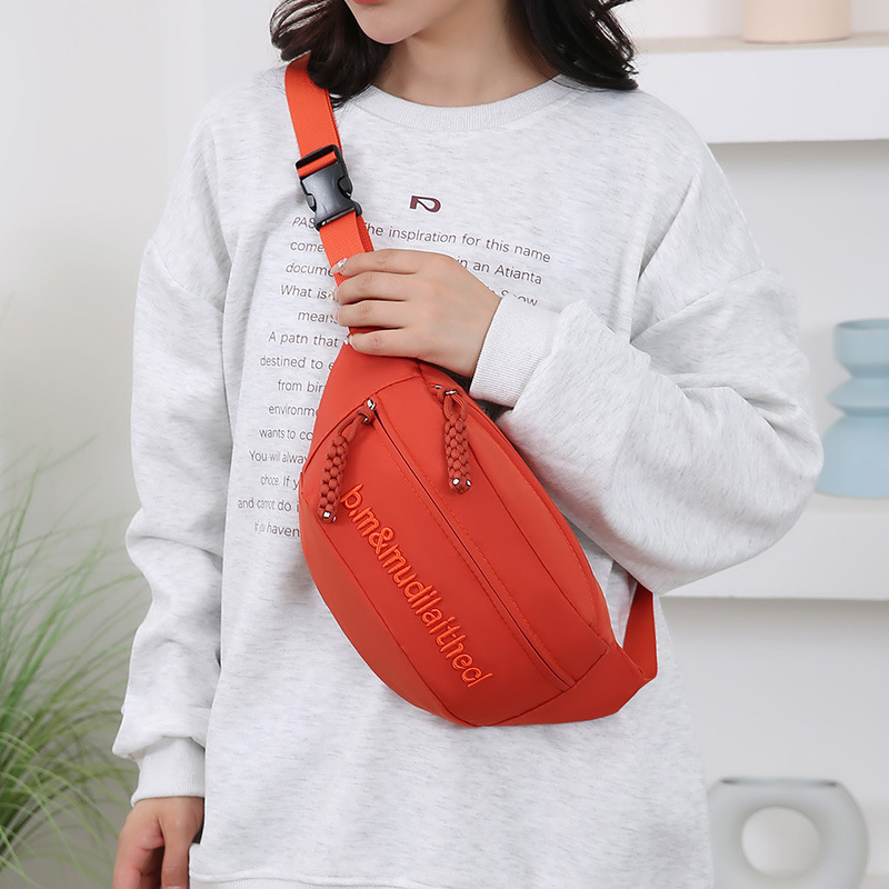 Bolso pequeño de lona casual para mujer 2024 nuevo bolso de mensajero de verano de moda bolso de pecho deportivo bolso de tela de todo fósforo riñonera para mujer