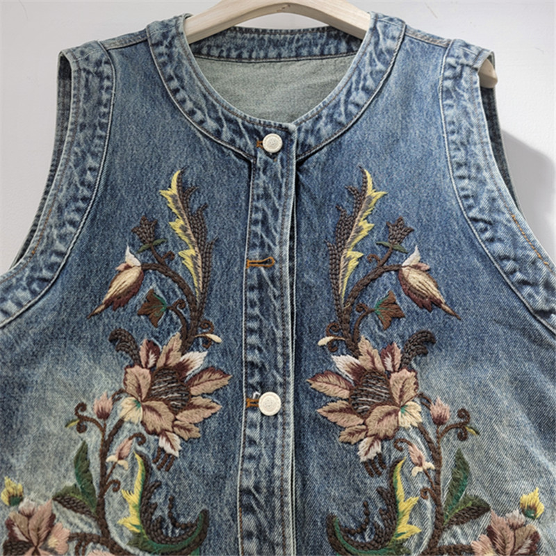 Estación europea 2026 primavera nueva moda de cuello redondo bordado flores perilla borde de agujero de vaquín clip image 3