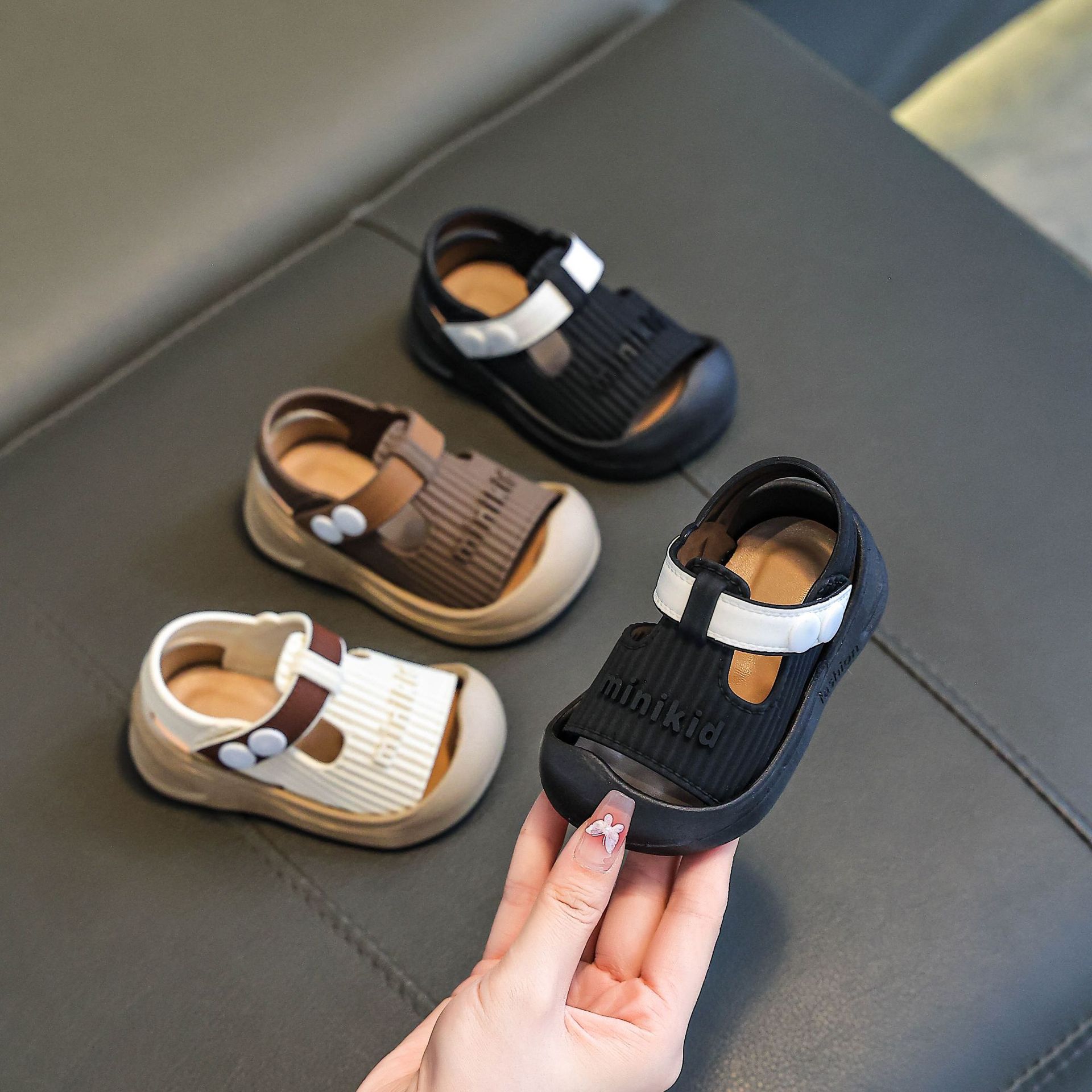 25 New Models of Baby Toddler Shoes, Cute Closed-Toe Anti-Collision Anti-Slip Soft-Soled Outdoor Beach Sandals for Infants and Toddlers