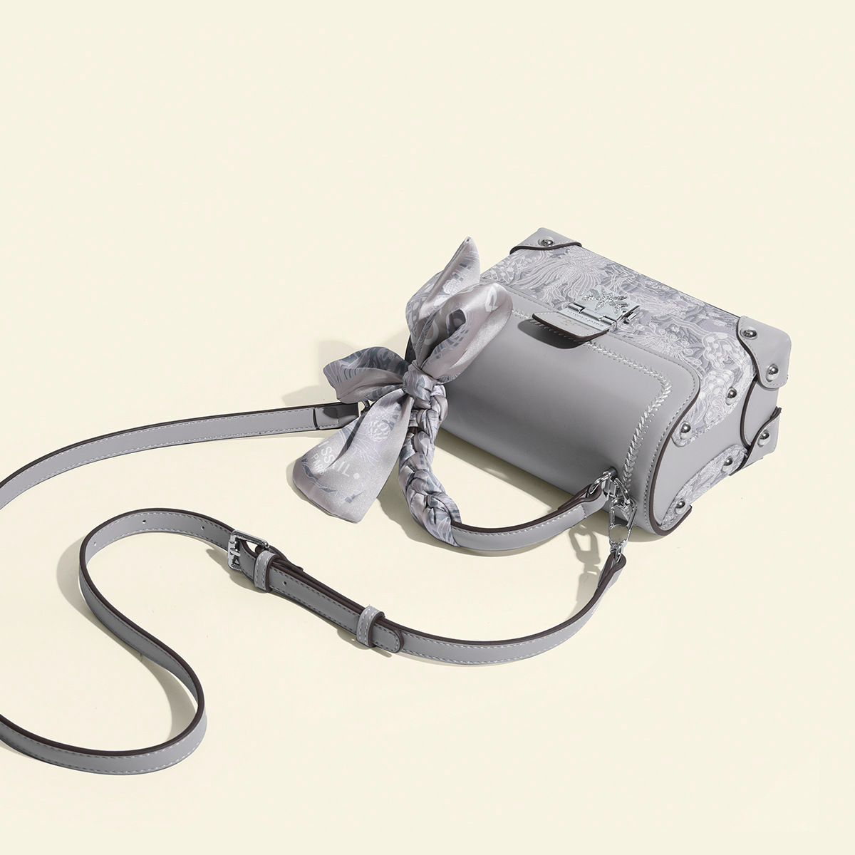 This year's popular light luxury embroidered handbag high-end texture niche design box crossbody bag women's bag