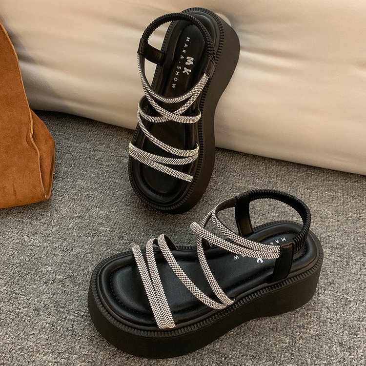Sandalias para mujer 2025 nuevo verano súper fuego hermoso con falda salvaje sin pies cansados zapatos romanos de suela gruesa