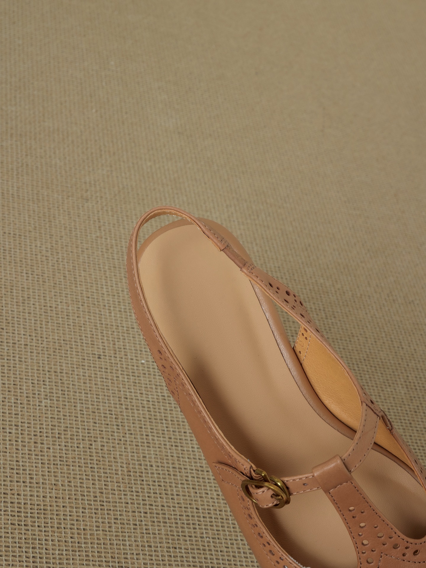 Sandal nữ quai ngang mũi kín da bò cổ điển gót thấp — màu nâu chi tiết 28
