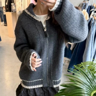 Now available: Korean designer lowcla*sic color-blocked doll collar knitted cardigan sweater, Korean-style women's outerwear Now available: Korean designer lowcla*sic color-blocked doll collar knitted cardigan sweater, Korean-style women's outerwear
