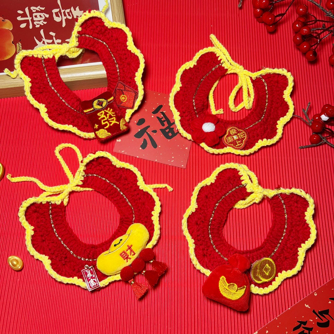 Домашние животные Новый год красный шарф котенка