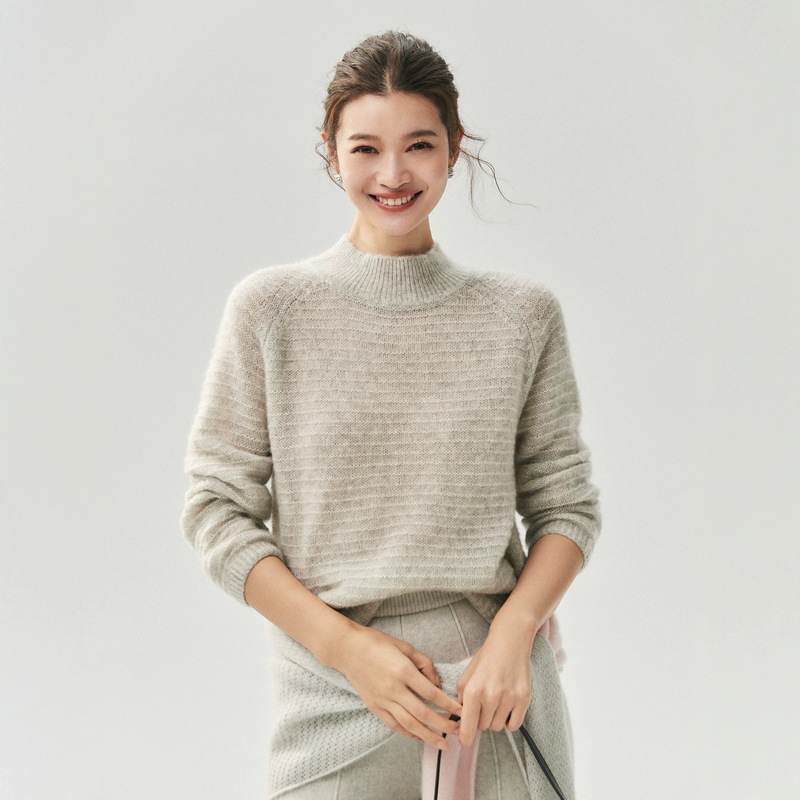 75% cashmere, 25% mulberry silk, new autumn/winter collection, velvet half-high collar, raglan sleeves, plaid pattern, loose-fitting, slimming knit sweater