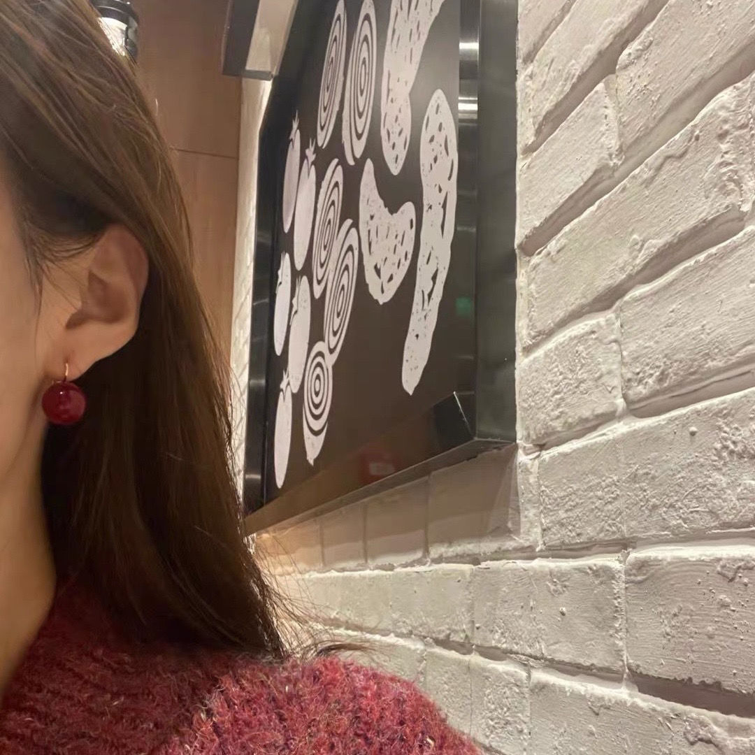 [Retro puerto de aretes] aretes de aretes rojos importados de Corea del Sur, aretes de perlas de 16 mm.
