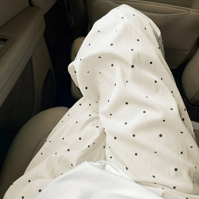 흰색 물방울 무늬