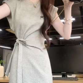 初夏季穿搭小个子法式灰色短袖连衣裙子女装新款爆款收腰长裙