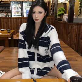 新款刺绣鬼脸仿貂毛连帽针织开衫女秋季新款宽松拼色毛衣外套