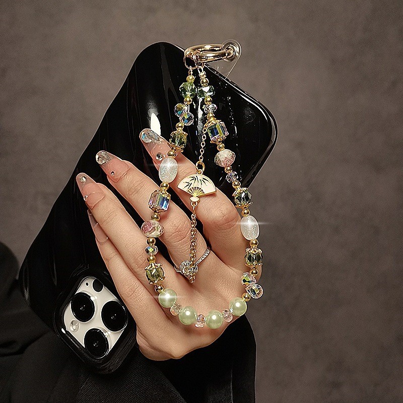 China ventilador de aleación de viento flange caja de teléfono móvil cuerdas manuales esmaltado cristal bolso de cadena de teléfono móvil colgante