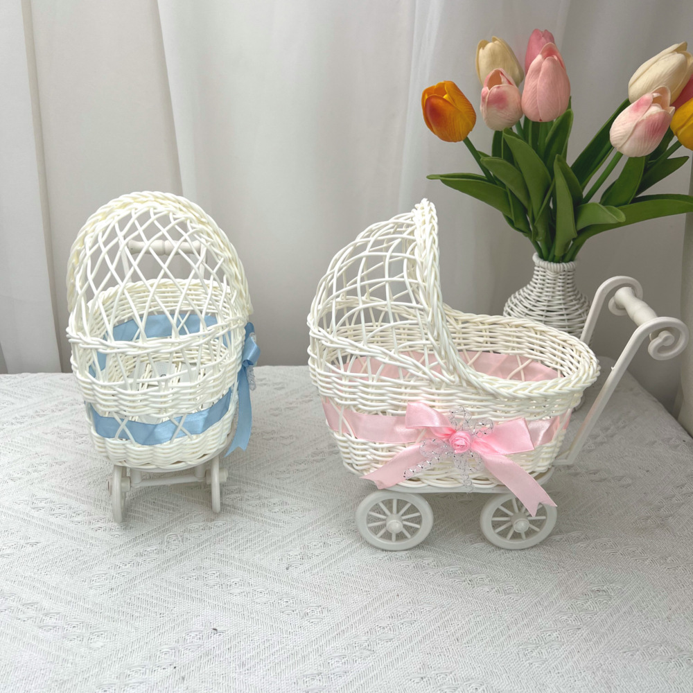 Cochecito Decorativo de Ratán de Plástico para Bodas y Fotografía image 3