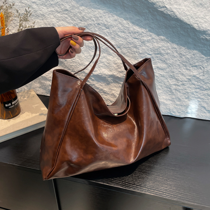 New autumn and winter retro versatile shoulder bag casual soft foreign trade women's bag large capacity commuting tote bag wholesale
