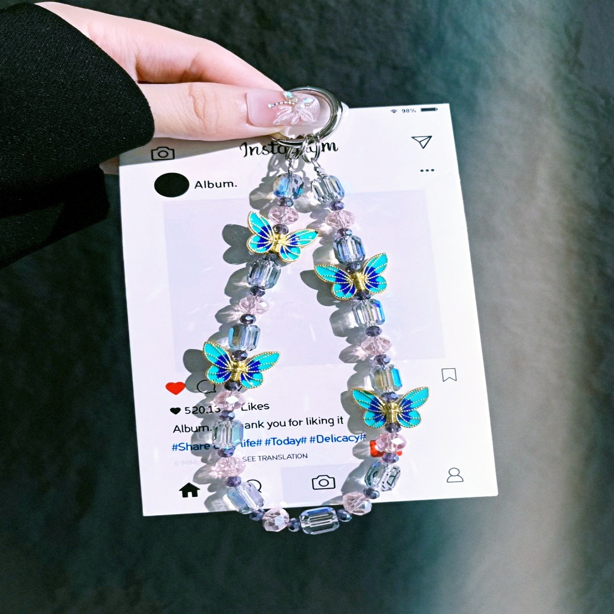 Cadena de teléfono móvil al por mayor cadena de cuentas de cristal flor de mariposa sentido de alta gama cadena corta hecha a mano para mujer bolsa de viento NIS todo fósforo