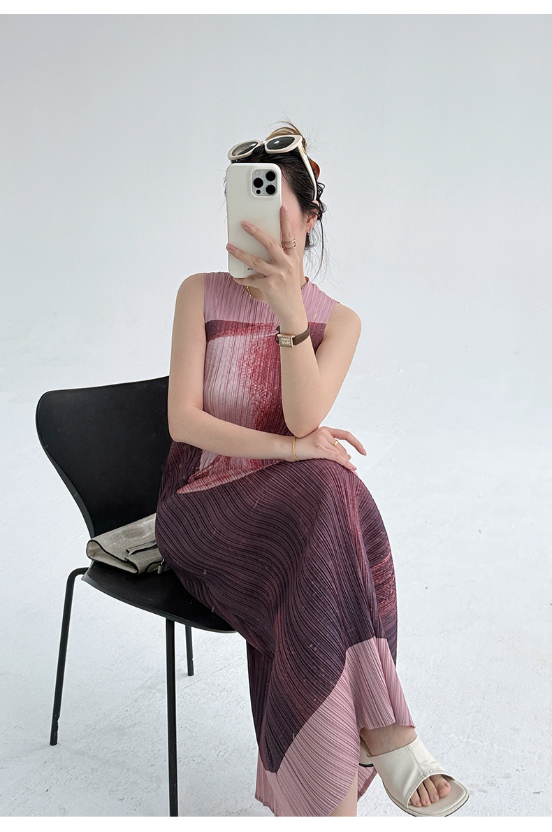 Đầm maxi nữ in hoa cổ tròn không tay ôm sát — Màu nâu đỏ chi tiết 17