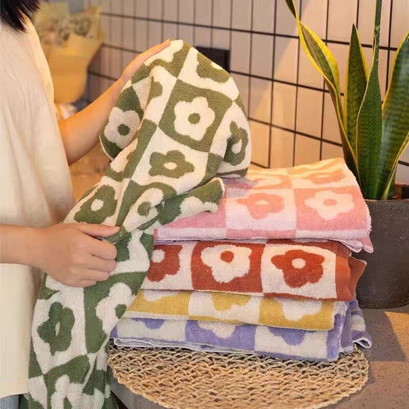 New Ins Style Pure Cotton Plaid Towel, Trendy Matchinging, Soft and Skin-Friendly, Highly Absorbent, Can Be Customized with Logo