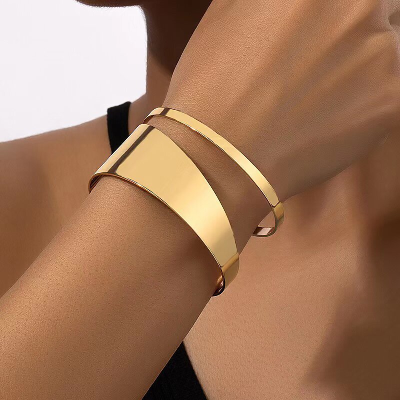 European and American Cross-Border New Style Cut Out Asymmetrical Bracelets, Fashionable and Simple Niche High-End Jewelry Wholesale