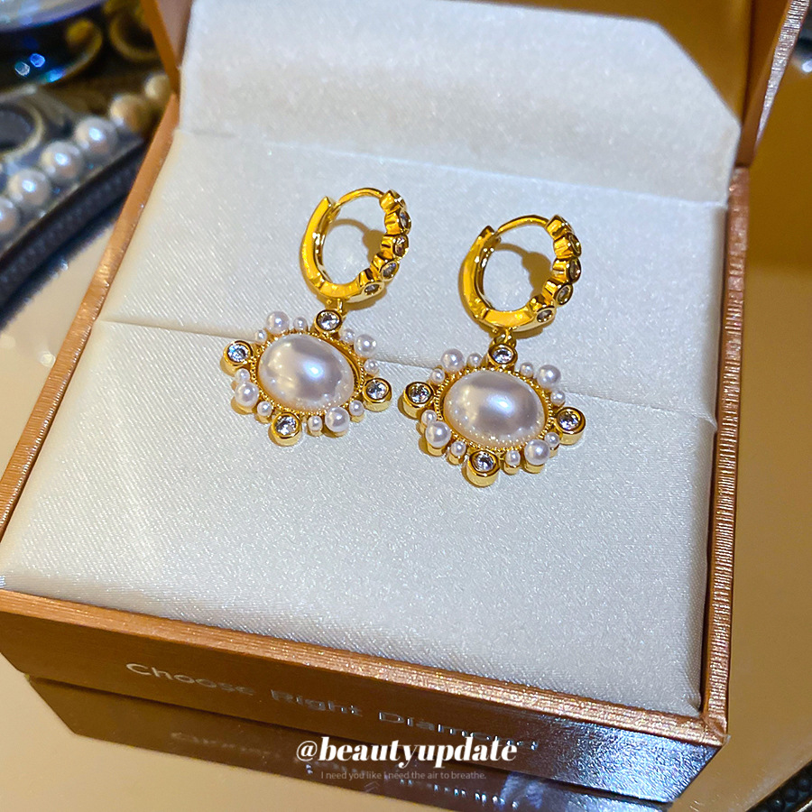 Pendientes de perlas ovaladas de circón de galvanoplastia de oro real de 18 quilates estilo palacio retro pendientes exquisitos diseño sentido de nicho