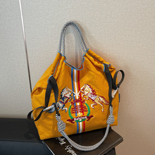 �������̽�Ů���μ��������������ˮ���ذ��W�t����������б���