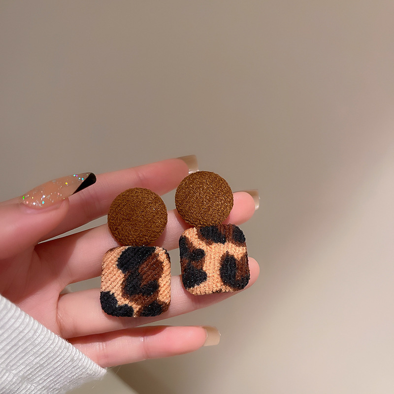 925 Silver Needle Geometric Square Leopard Print Plush Earrings Earrings Korean Retro Niche Autumn And Winter Personality Earrings display picture 6