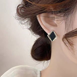 ���ξ����荺�ɫ����䵭�L���h����С���OӋ�߼��Еr�аٴ���