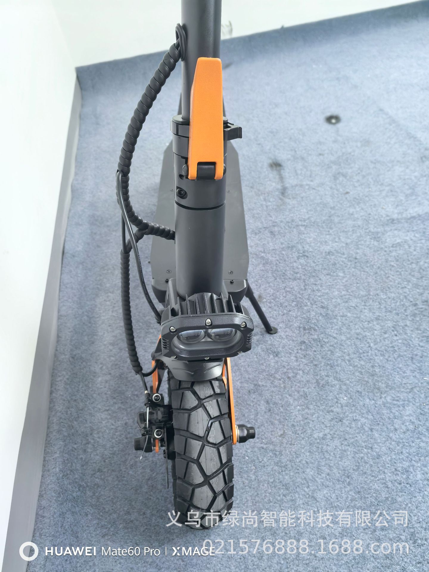 Factory direct supply green MINGTO adult walking foldable 10 inch electric scooter super endurance S11