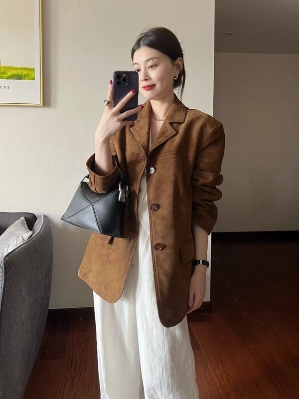 Melard brown suede blazer, women's new autumn collection, exudes a sophisticated and elegant vibe, with a classic shoulder design