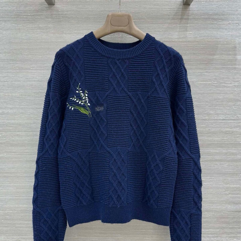 Elegant and refined garden world lily of the valley embroidered long-sleeve wool sweater, classic, fashionable, versatile women's knit top Elegant and refined garden world lily of the valley embroidered long-sleeve wool sweater, classic, fashionable, versatile women's knit top
